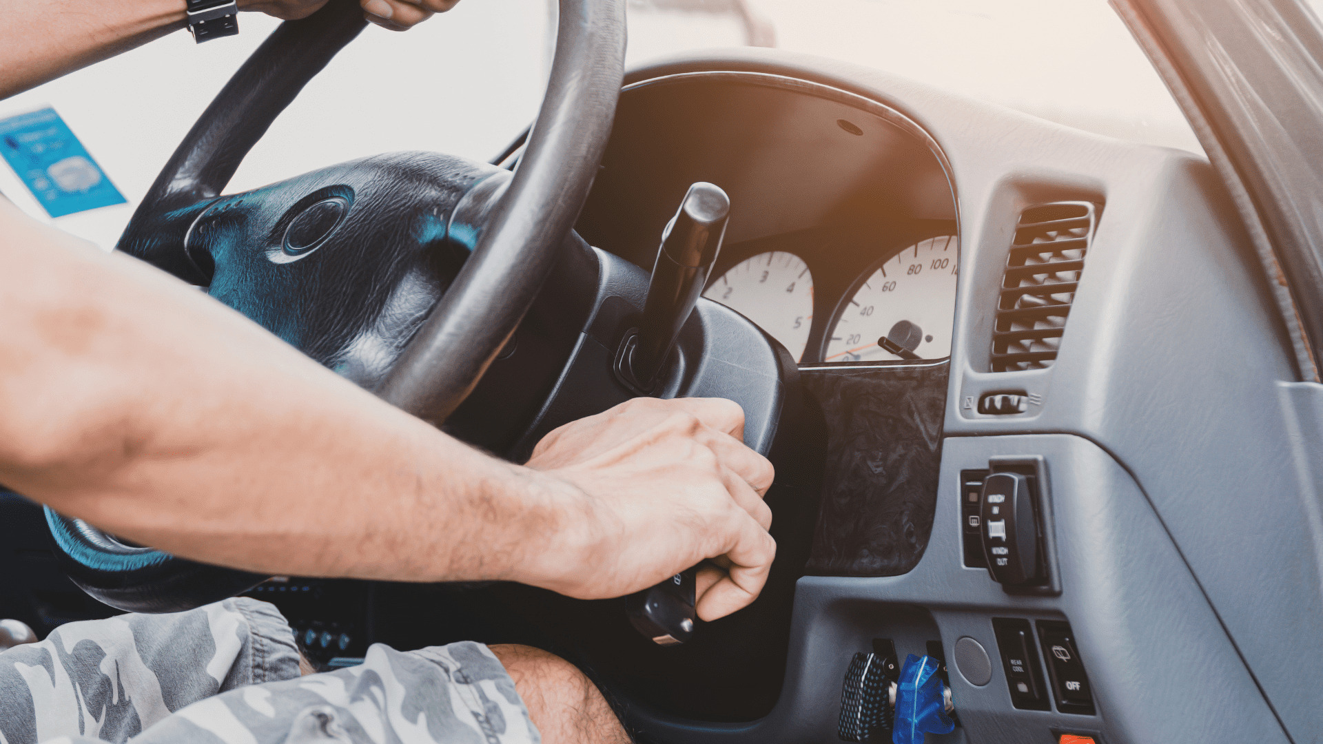 バッテリー上がっててもライトはつく？起こり得る症状や対処方法について分かりやすく解説！ 愛知県・名古屋市でバッテリー上がりの修理なら