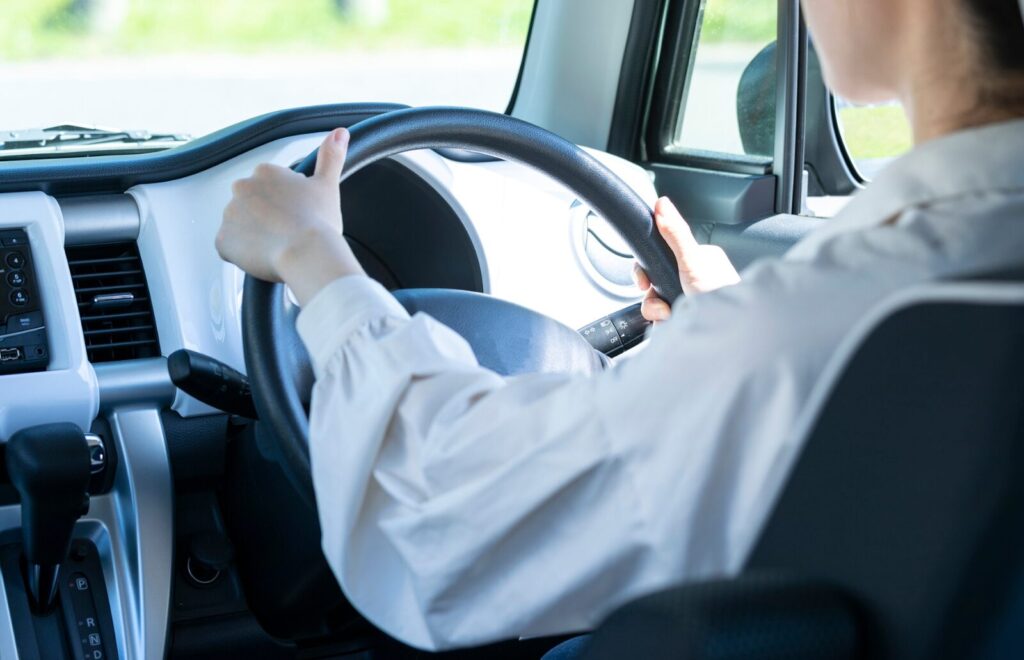 バッテリー上がりは充電で復活するケースがある（車を運転している）